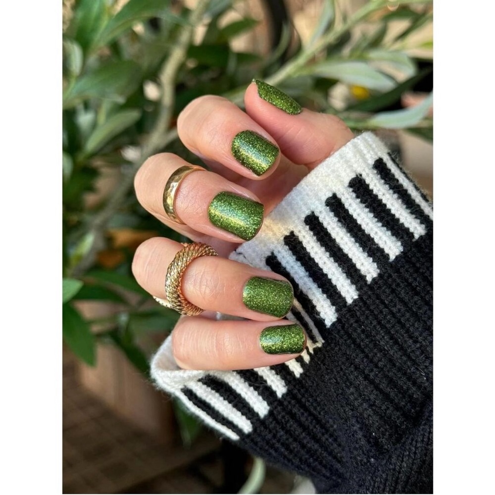 Green Press-On Nails - Picture 3 of 3